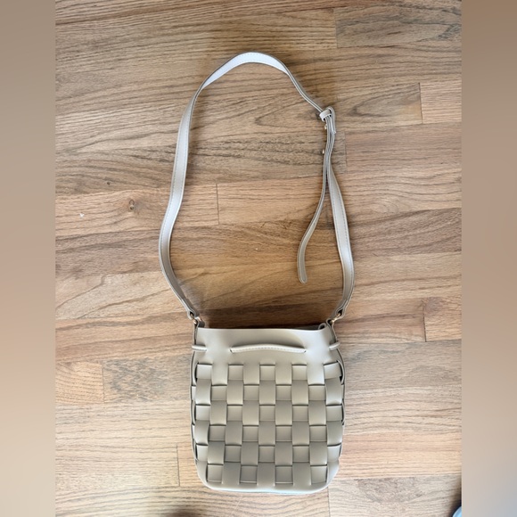 Cream Woven Bucket Bag - Picture 3 of 4